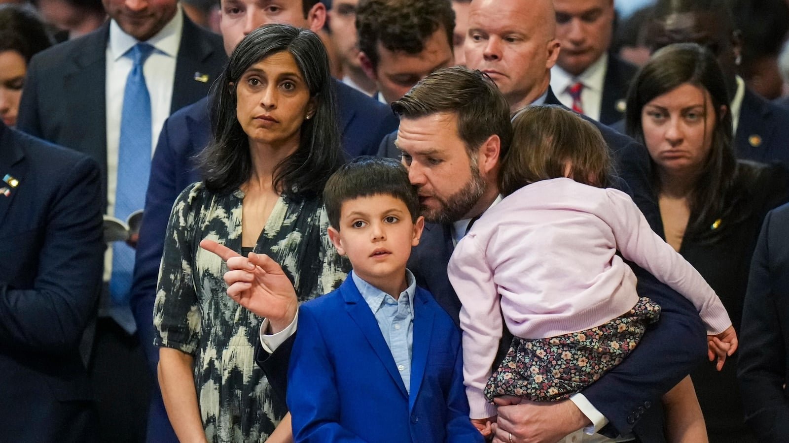 JD vance प्रवासियों पर ट्रम्प क्रैकडाउन पर उल्लेखनीय पापल फटकार के बाद वेटिकन के पास जाता है