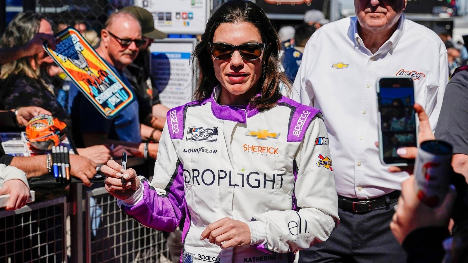 NASCAR की कैथरीन लेग का कहना है कि उसे Xfinity दुर्घटना के बाद मौत की धमकी मिली है
