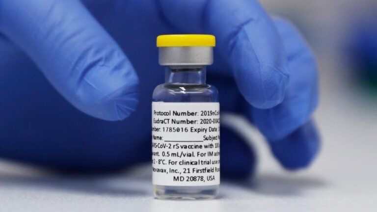 NOVAVAX COVID-19 वैक्सीन की FDA जांच अन्य शॉट्स के बारे में अनिश्चितता