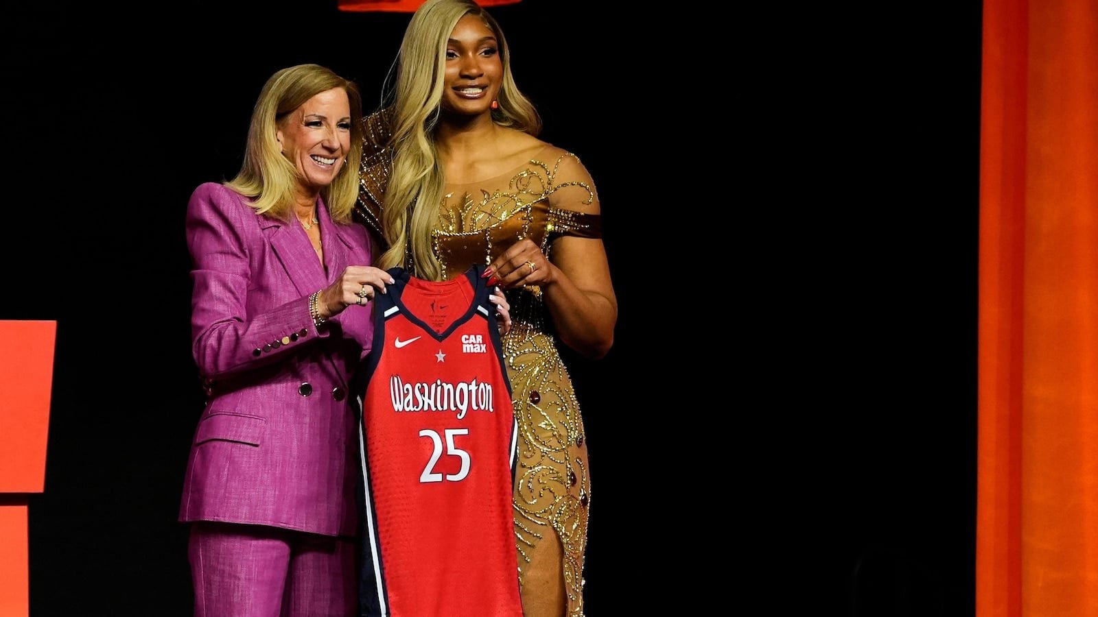 WNBA प्रशिक्षण शिविर उद्घाटन। क्यों नहीं हर ड्राफ्ट पिक उसकी टीम का रोस्टर बना देगा