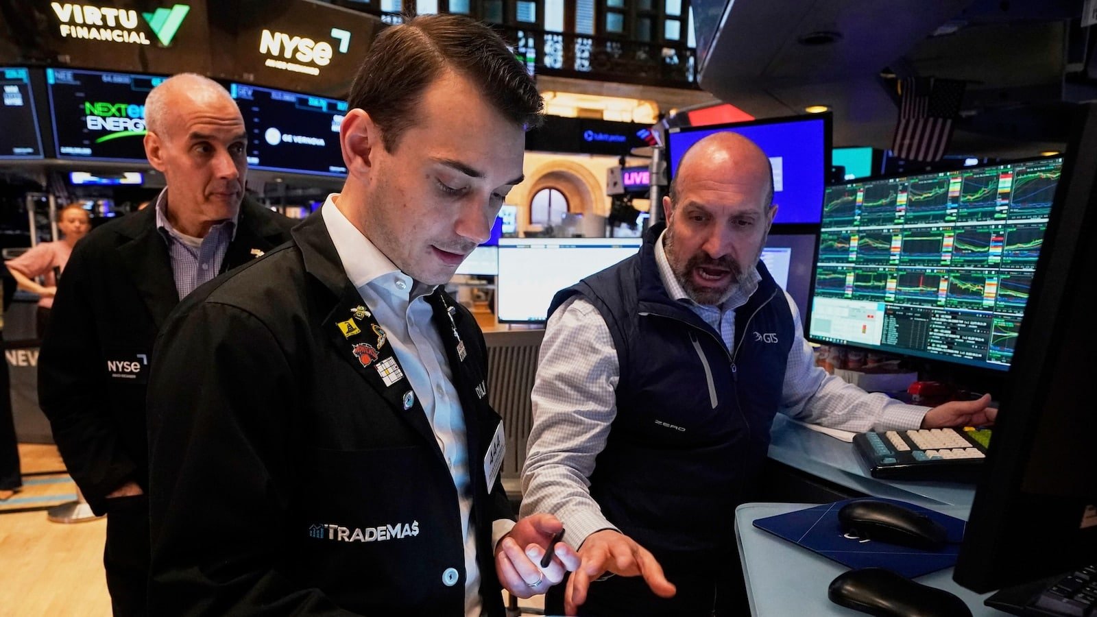 एशियाई शेयरों की उम्मीद है कि टैरिफ युद्ध कम हो सकता है और ट्रम्प फेडरल रिजर्व चीफ फायर नहीं करेंगे