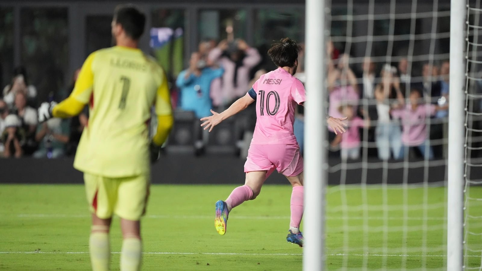 लियोनेल मेस्सी और इंटर मियामी ने 3-गोल रैली को शीर्ष LAFC में खींच लिया और CONCACAF चैंपियंस कप सेमीफाइनल बनाया