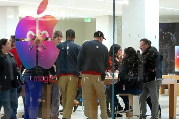 Fortnite का कहना है कि यह दुनिया भर में Apple के iOS पर ऑफ़लाइन है