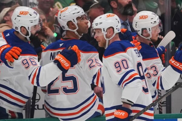 McDavid और Oilers गेम 5 में सितारों पर 6-3 से जीत के बाद स्टेनली कप फाइनल में वापस जा रहे हैं