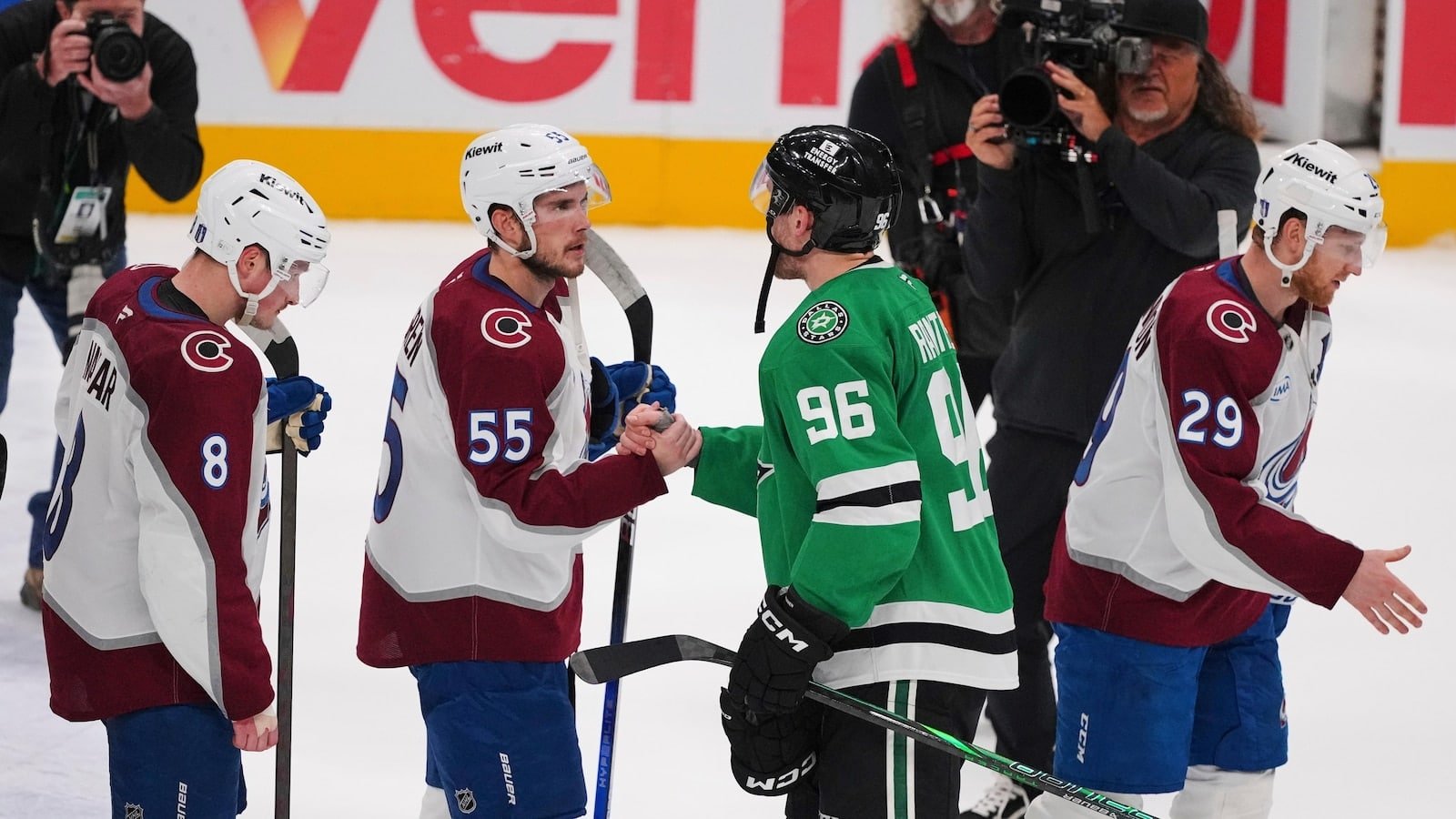 Mikko Rantanen के पास सितारों के लिए 4-पॉइंट 3 अवधि है, जो अविश्वसनीय रूप से पूर्व टीम को प्लेऑफ से बाहर कर देता है