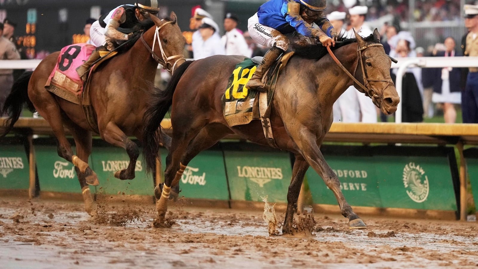 केंटकी डर्बी में अत्यधिक व्हिप के उपयोग के लिए जुर्माना और निलंबन की अपील पर विचार करते हुए जूनियर अल्वाराडो