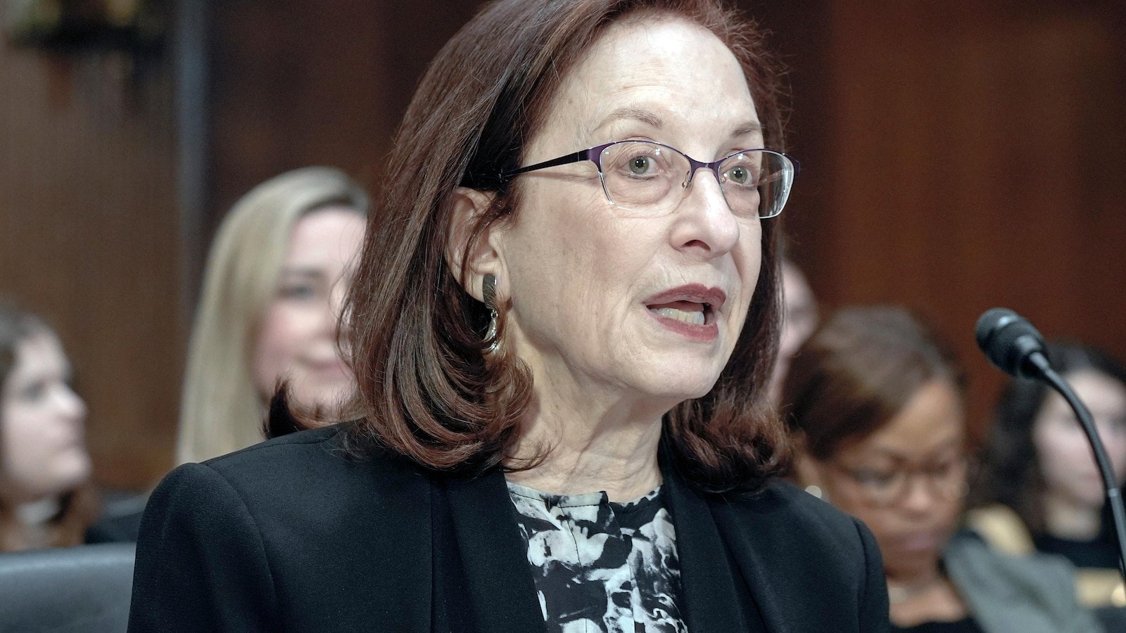 ट्रम्प प्रशासन कांग्रेस के लाइब्रेरियन को फायर करने के बाद शीर्ष कॉपीराइट आधिकारिक दिनों में आग लगा देता है