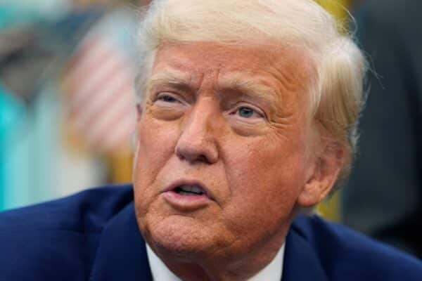 डब्ल्यूएच का कहना है कि ट्रम्प बंदी कॉर्पस को निलंबित करने पर विचार कर रहे हैं। इसका क्या मतलब होगा?