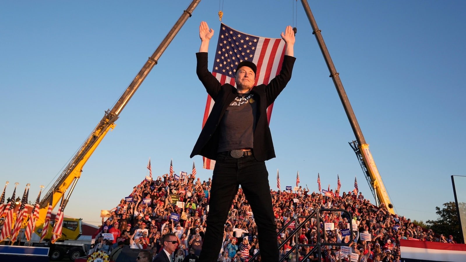 फेड्स मस्क की कार कंपनी से पूछते हैं कि टेक्सास रोलआउट में दुर्घटनाओं के कारण उसकी ड्राइवरलेस टैक्सियाँ कैसे से बचेंगी